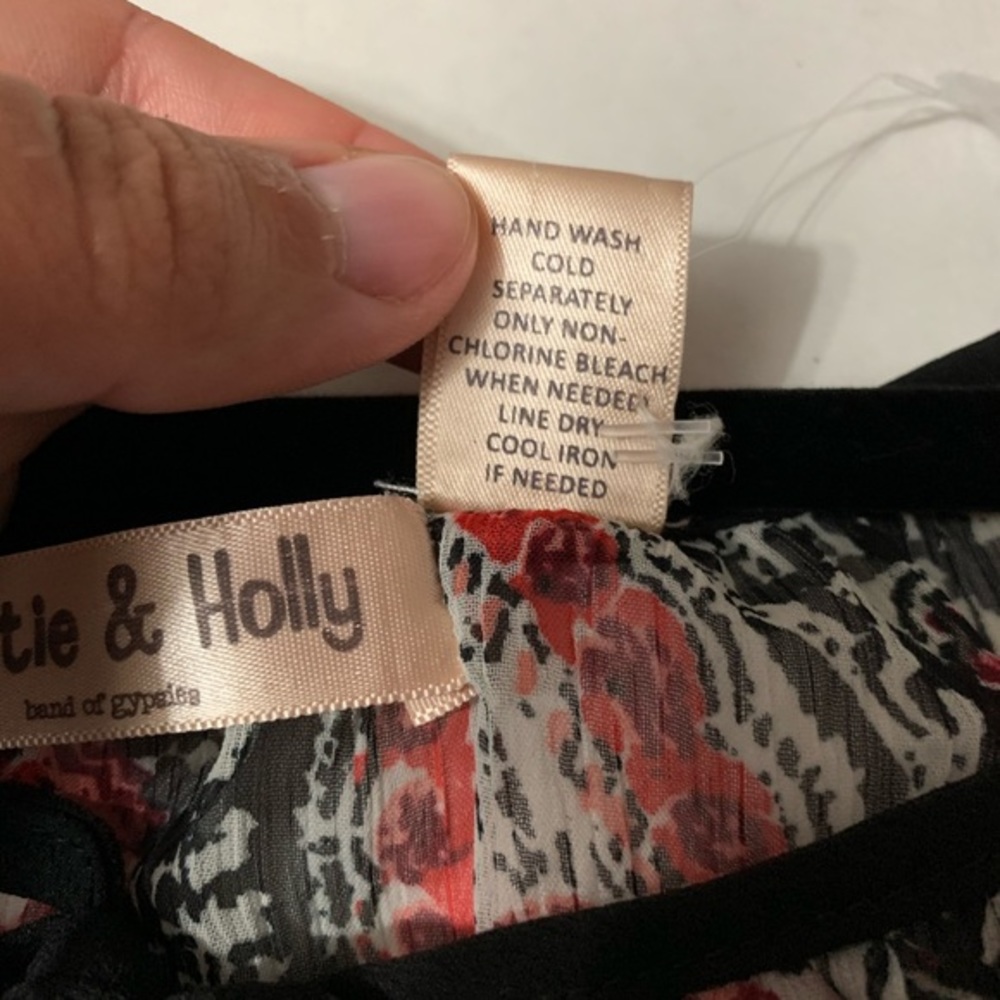 Band of Gypsies Lottie and Holly Paisley Crop Top, Size Small - Picture 3 of 5